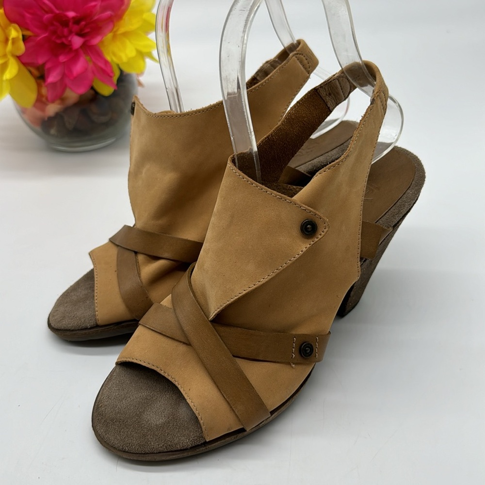OTBT Tan Leather Heeled Sandals Size 6 MCS6656K